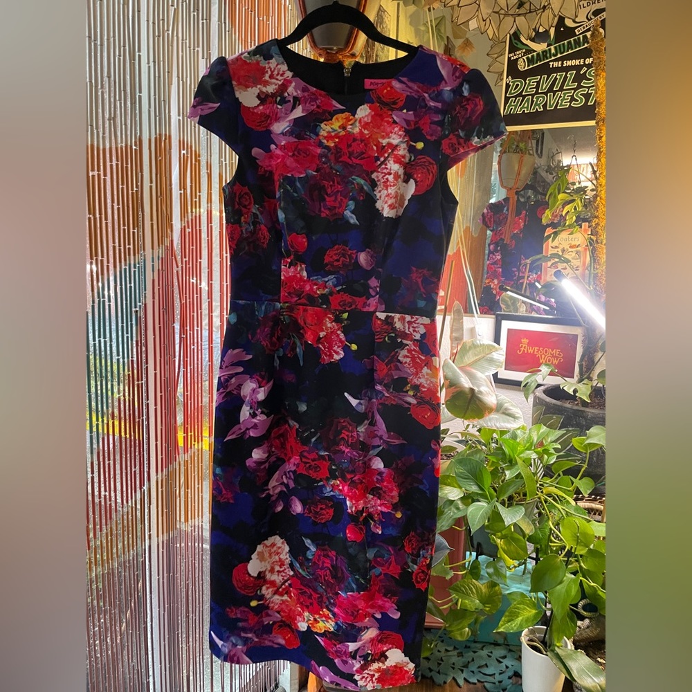 NWT Betsey Johnson capsleeve floral dress • size 4 •